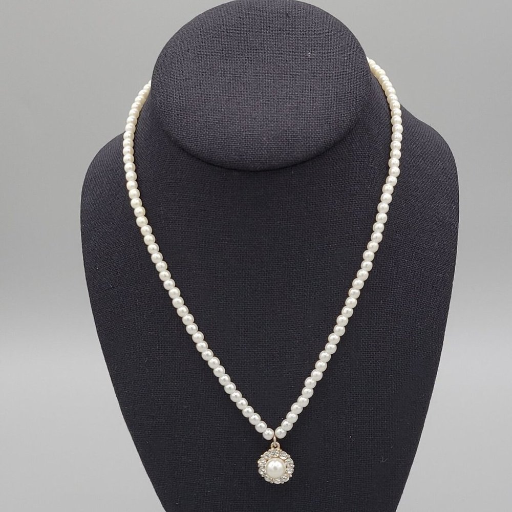 Womens Simulated Pearl Beaded Fashion Necklace Crystal Detailed Pendant 16 in